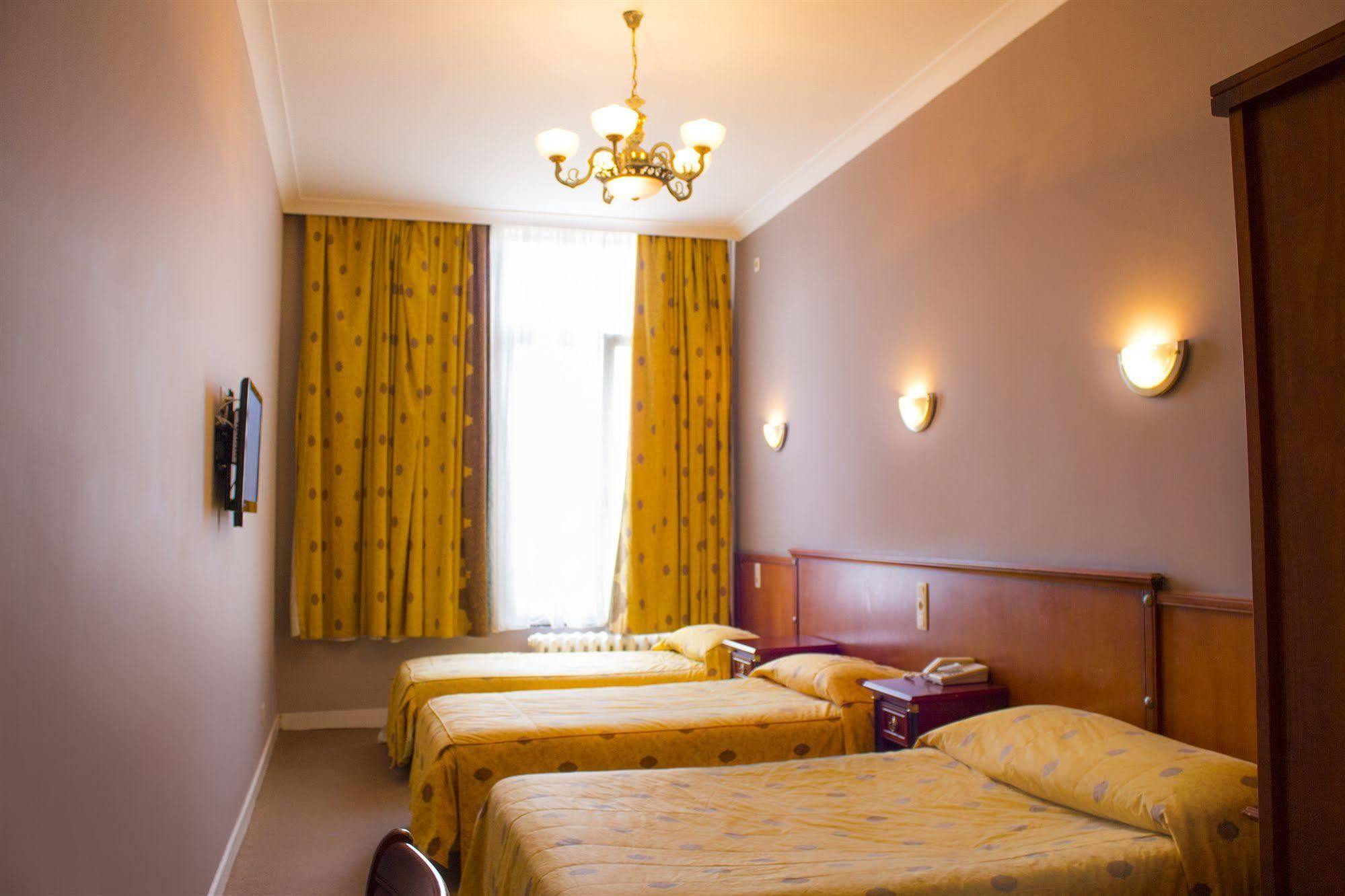 Hotel Continental Saint-Gilles Bagian luar foto
