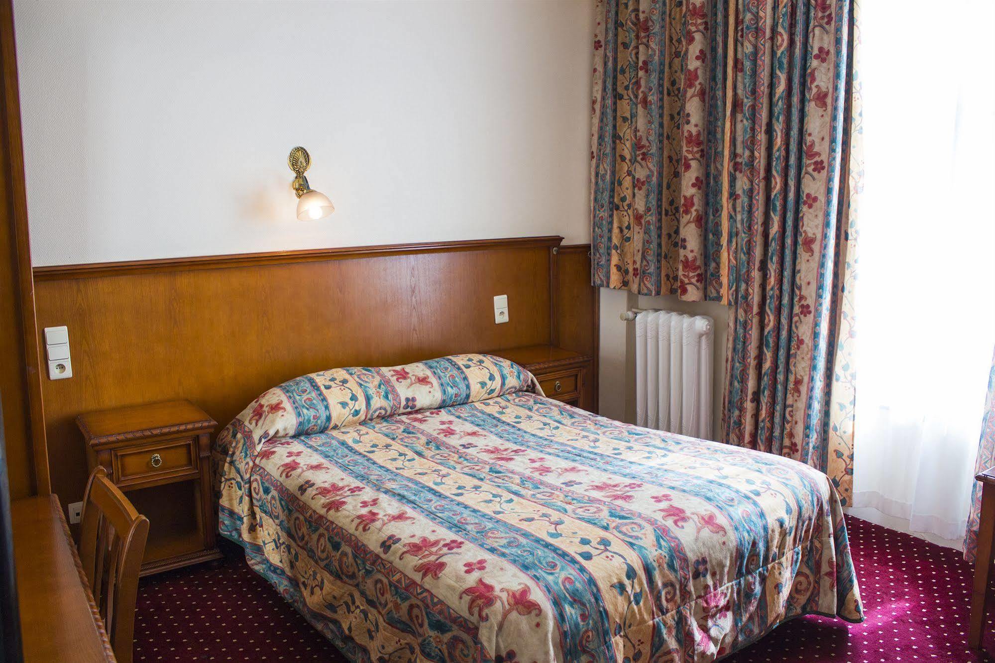 Hotel Continental Saint-Gilles Bagian luar foto