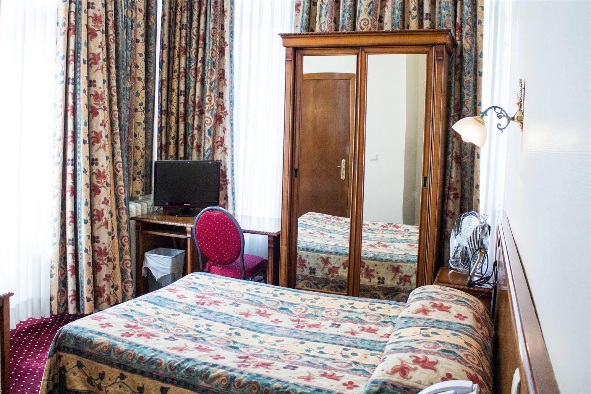Hotel Continental Saint-Gilles Bagian luar foto