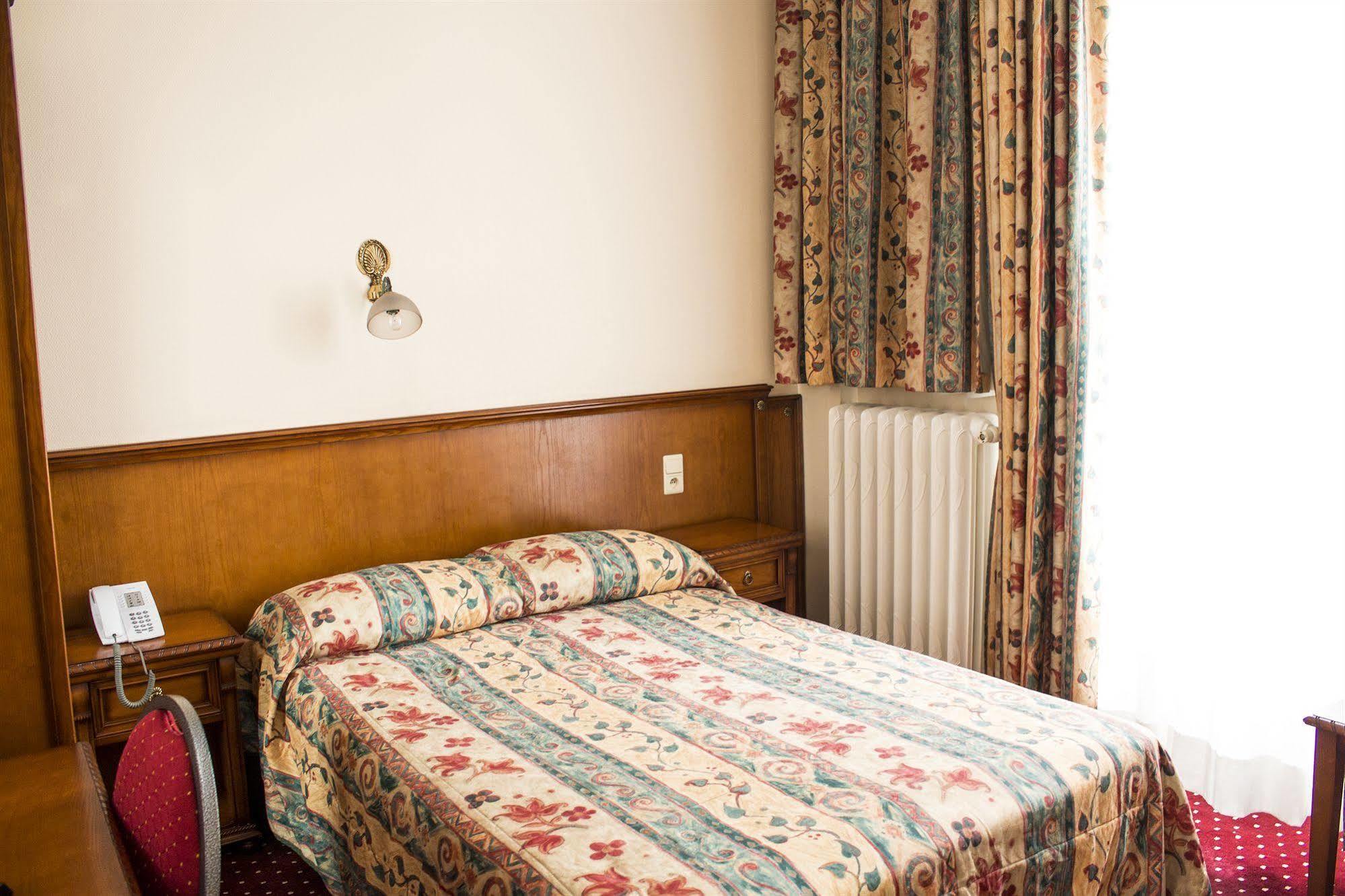 Hotel Continental Saint-Gilles Bagian luar foto