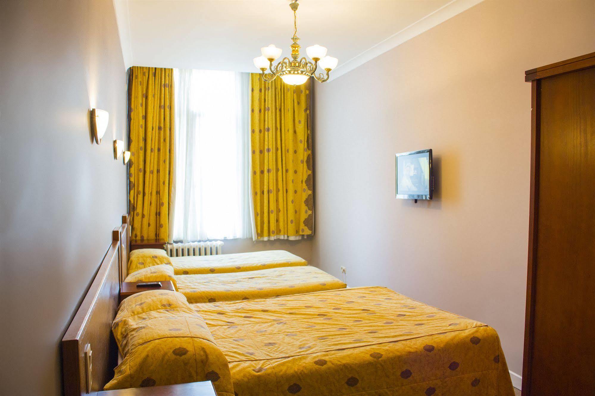 Hotel Continental Saint-Gilles Bagian luar foto